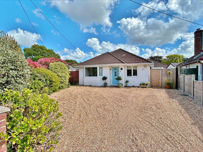 2 Bedroom Detached Bungalow For Sale In Mays Lane, Stubbington, Fareham, PO14