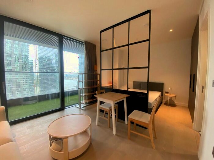 Studio To Rent In Wards Place, London, E14