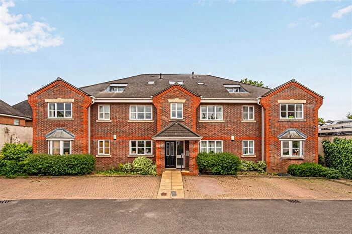 2 Bedroom Flat For Sale In Amelia Close, London, W3