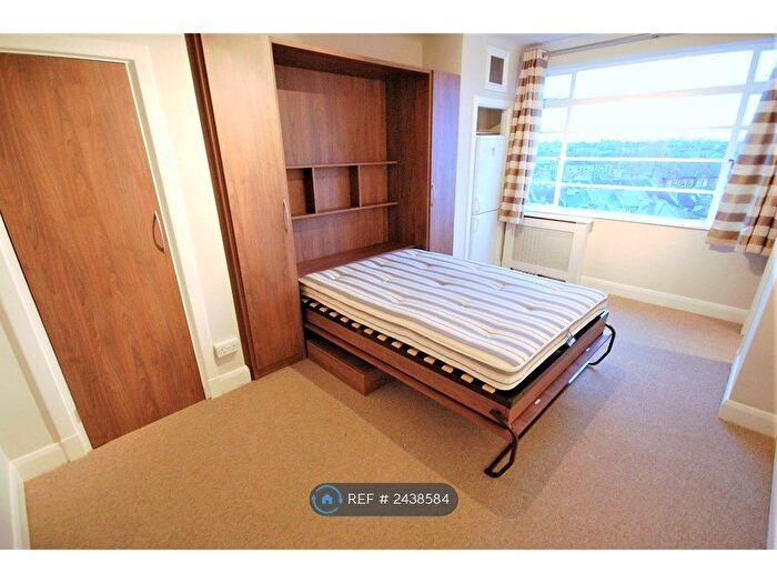 Studio To Rent In Du Cane Court, London, SW17