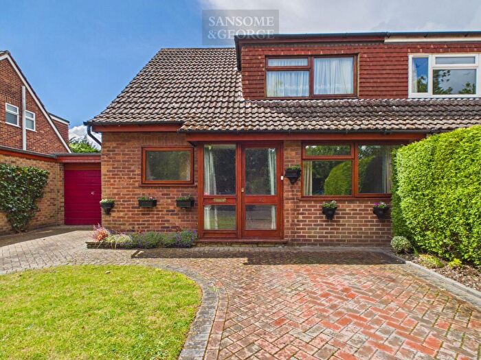 3 Bedroom Semi Detached House For Sale In Leighfield, Mortimer Common, RG7