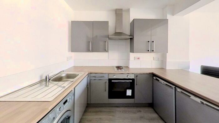 2 Bedroom Flat To Rent In London Road, L3