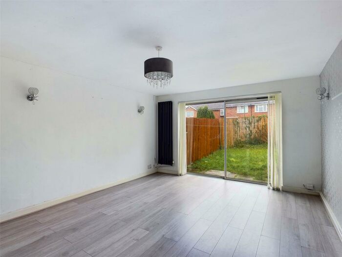 Semi-Detached House To Rent In Nuthall Road, Nottingham, Nottinghamshire, NG8