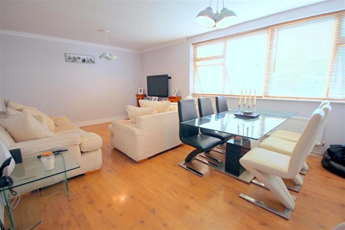 2 Bedroom Flat To Rent In Westerdale, Hemel Hempstead, HP2