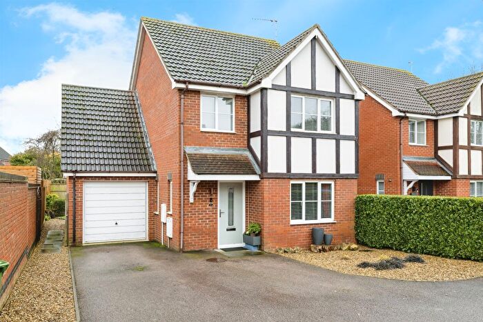 4 Bedroom Detached House For Sale In Fleming Close, Yaxley, Peterborough, PE7