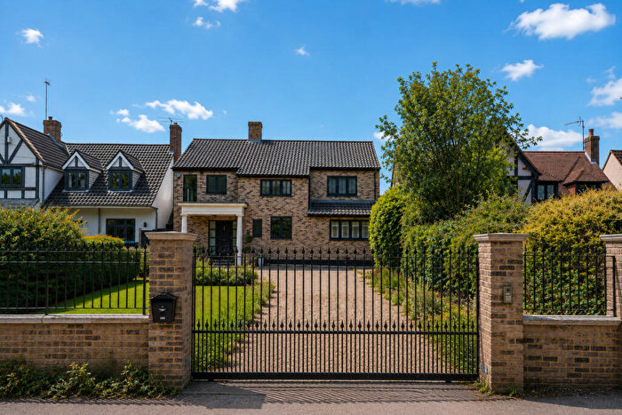 4 Bedroom Detached House For Sale In Tolmers Road, Cuffley, EN6