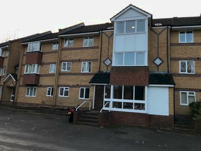 2 Bedroom Block Of Apartments To Rent In Armour Hill, Tilehurst, Reading, RG31