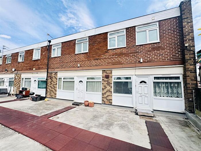 2 Bedroom Flat To Rent In High Street, Sedgley, DY3