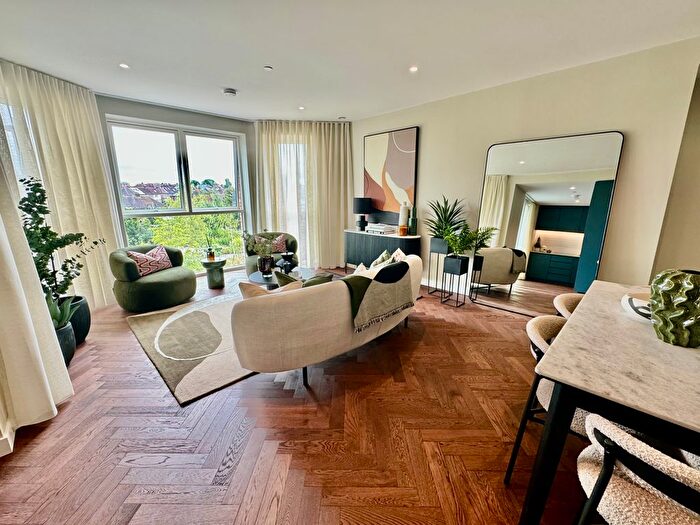 2 Bedroom Flat To Rent In , NW2