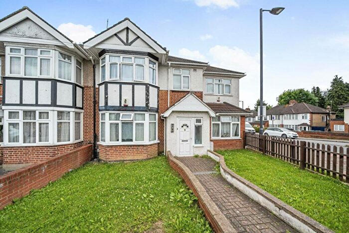 1 Bedroom Flat For Sale In Cannon Lane, Pinner, HA5