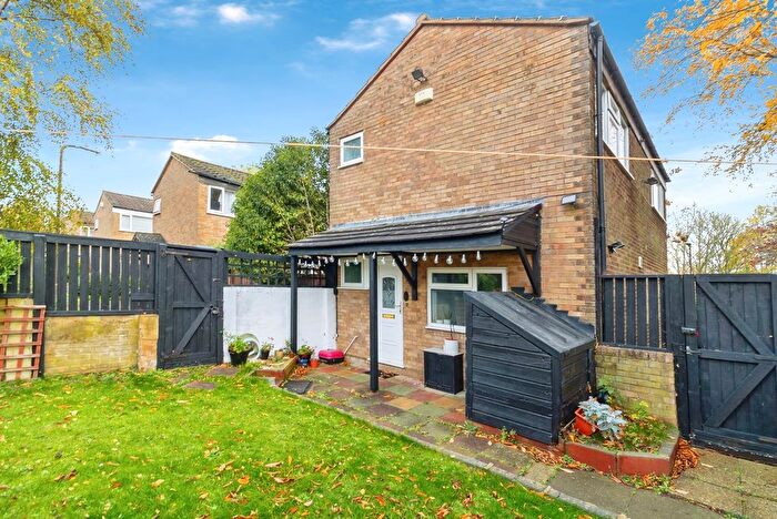 3 Bedroom Detached House For Sale In Buckingham Gate, Eaglestone, Milton Keynes, Buckinghamshire, MK6