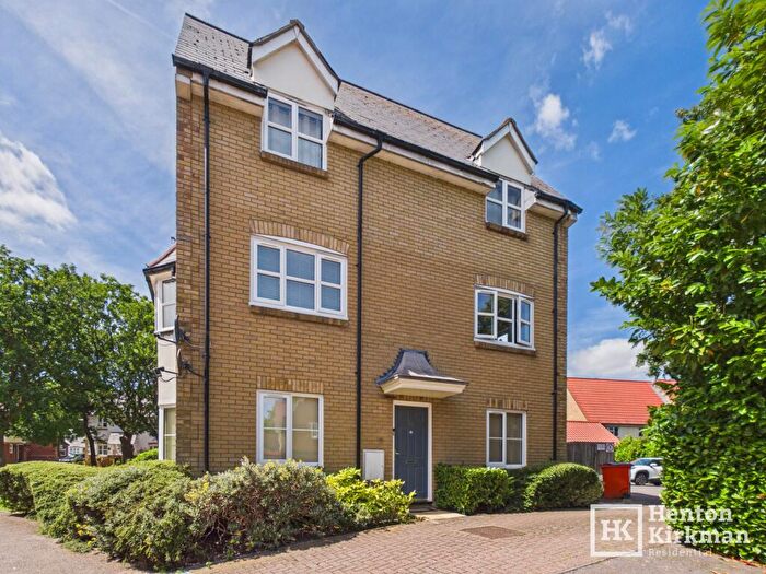 2 Bedroom Flat For Sale In Bramble Tye, Basildon, Essex, SS15