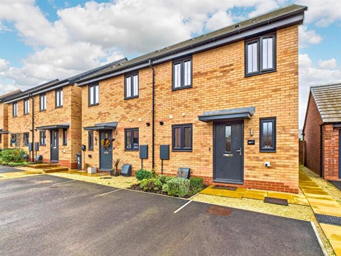 3 Bedroom Semi-Detached House To Rent In Orangery Drive, Derby, DE22