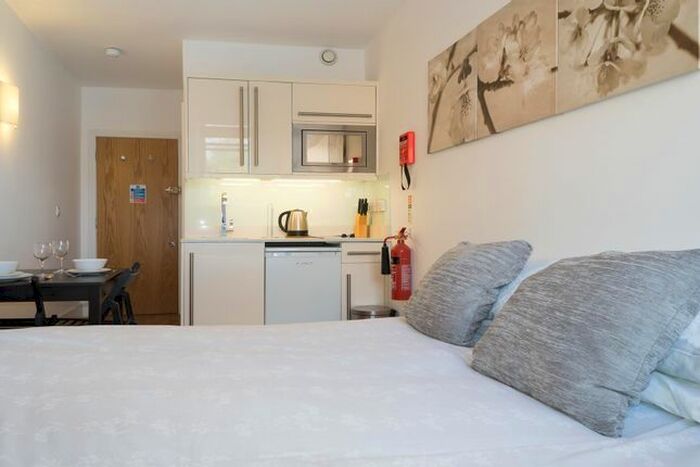 Studio To Rent In Kensington High Street, Kensington, W8