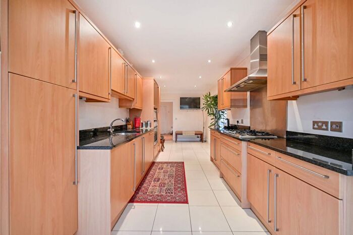 5 Bedroom Detached House For Sale In Oak View Gardens, Langley, Slough, SL3