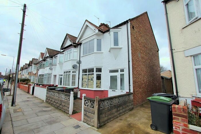 3 Bedroom End Of Terrace House To Rent In Brantwood Road, Tottenham, London N17