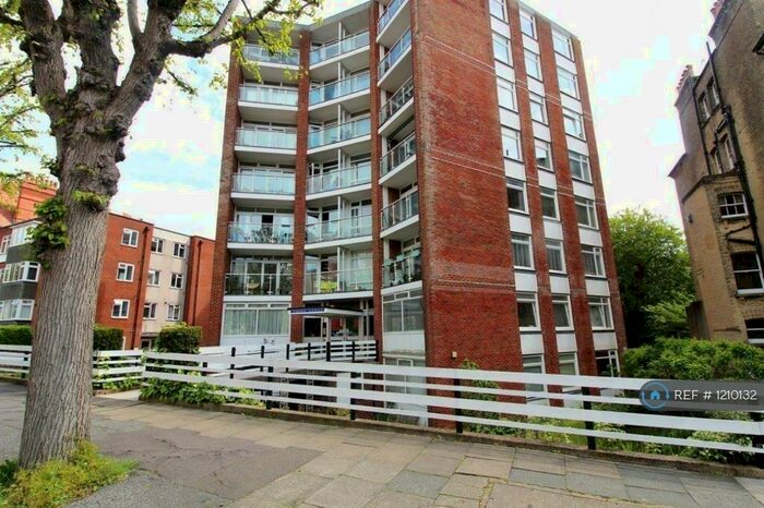 2 Bedroom Flat To Rent In Drive Lodge, Hove, BN3