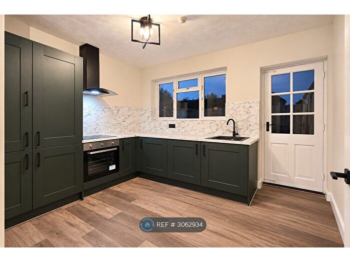 3 Bedroom Semi-Detached House To Rent In Euston Road, Croydon, CR0