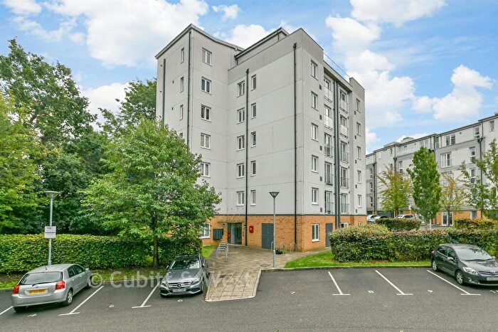 2 Bedroom Apartment For Sale In West Green Drive, West Green, Crawley, West Sussex, RH11