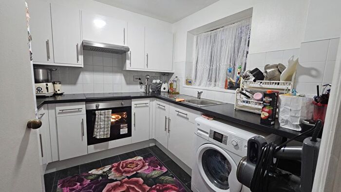 2 Bedroom Flat To Rent In Romford Road, London, E7
