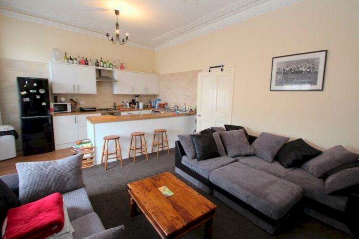 3 Bedroom Flat To Rent In St Thomas Crescent, Newcastle City Centre, NE1