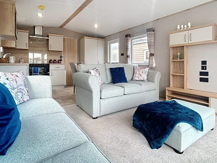 2 Bedroom Park Home For Sale In Arbor Lane, Lowestoft, NR33