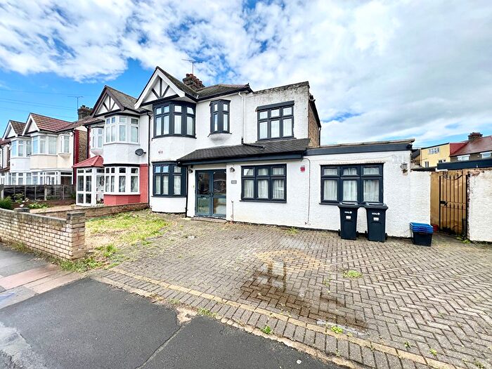 2 Bedroom Flat To Rent In Wycombe Road, Gants Hill, IG2