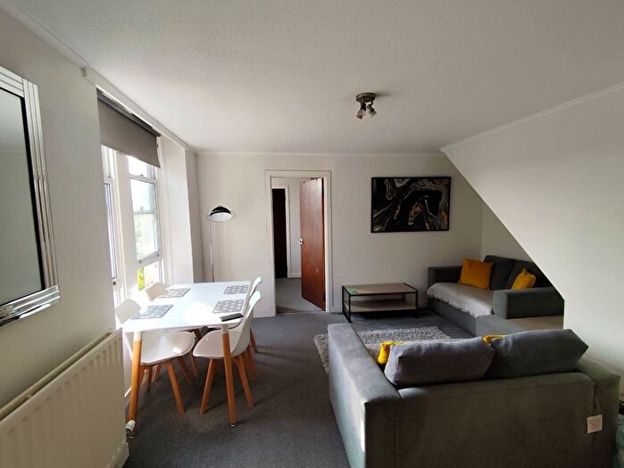 3 Bedroom Flat To Rent In Murieston Road, Linton Court, Edinburgh, EH11