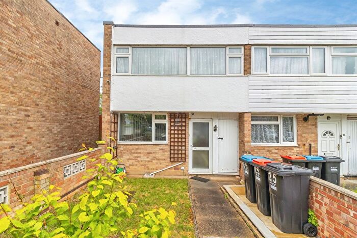 3 Bedroom End Terrace House For Sale In Gairloch Avenue, Bletchley, Milton Keynes, MK2
