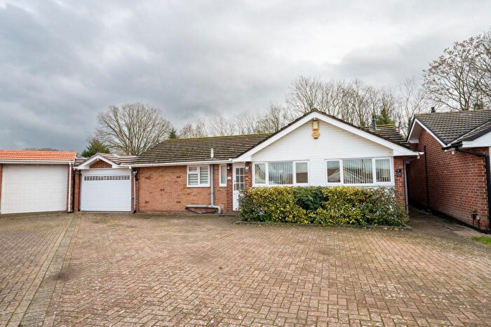 3 Bedroom Bungalow For Sale In Woodmere Avenue, Shirley, Croydon, CR0