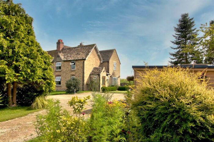 3 Bedroom Cottage For Sale In Milbourne, Malmesbury, SN16