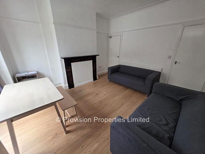 6 Bedroom Terraced House To Rent In Thornville Road, Hyde Park, Leeds, LS6