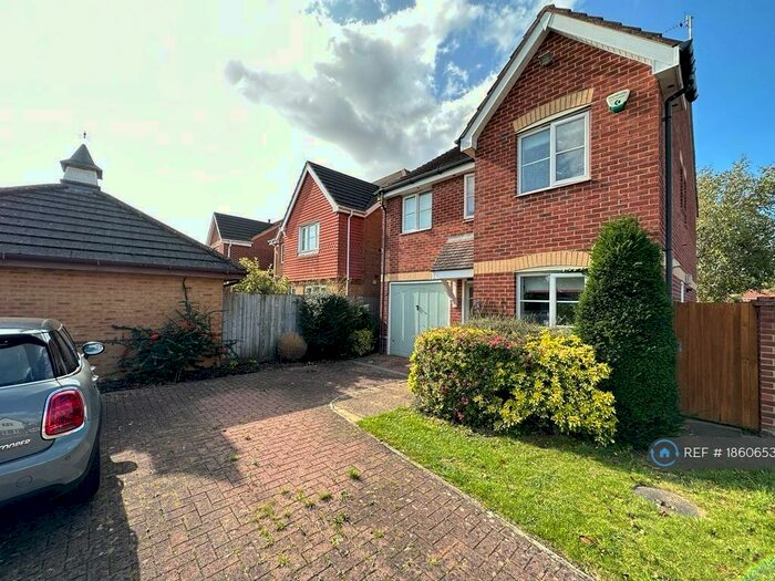3 Bedroom Detached House To Rent In Tracy Close, Swindon, SN25