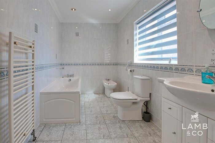 2 Bedroom Detached Bungalow For Sale In Highlands Grove, Great Clacton, CO15