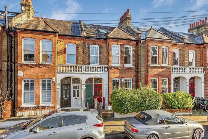 2 Bedroom Flat To Rent In Hambalt Road, London, SW4