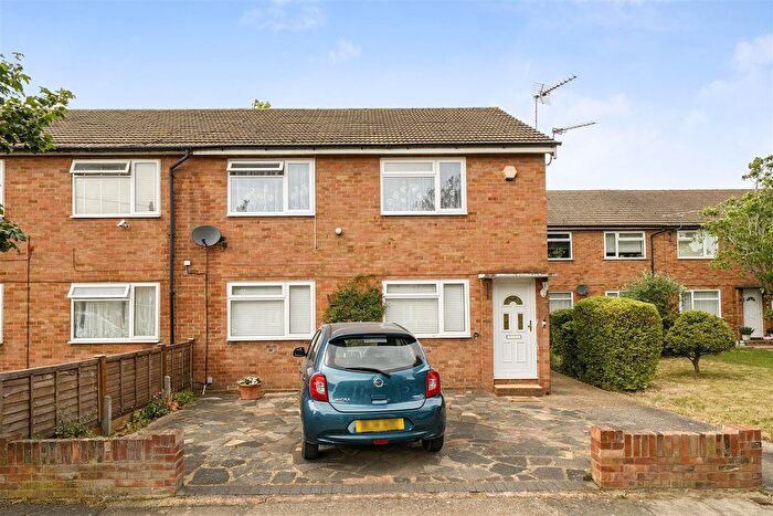 2 Bedroom Maisonette For Sale In Walnut Way, Ruislip, HA4
