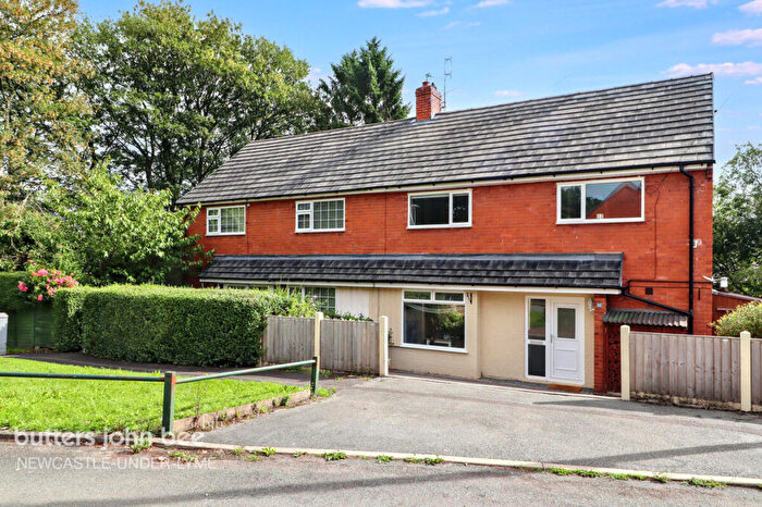 4 Bedroom Semi-Detached House For Sale In Coppice Avenue, Newcastle, ST5