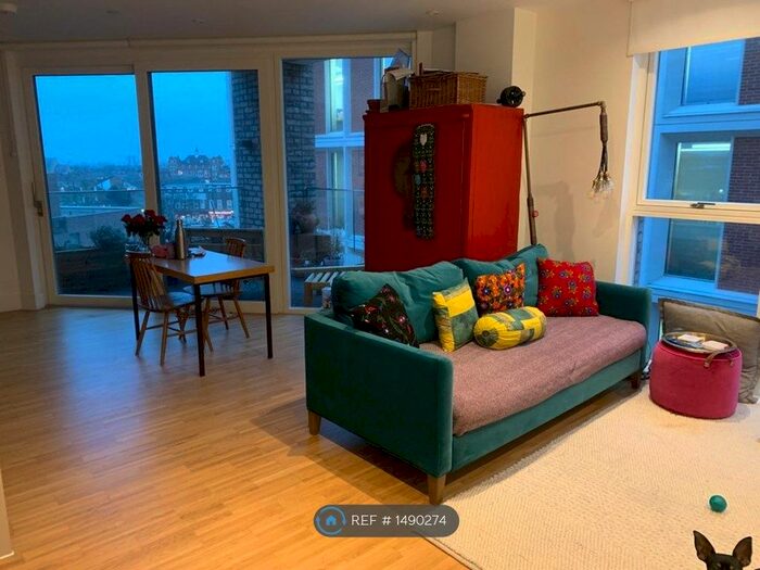 2 Bedroom Flat To Rent In Somerset Place, London, SW2