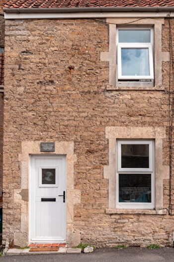 2 Bedroom Terraced House For Sale In Robins Lane, Frome, BA11