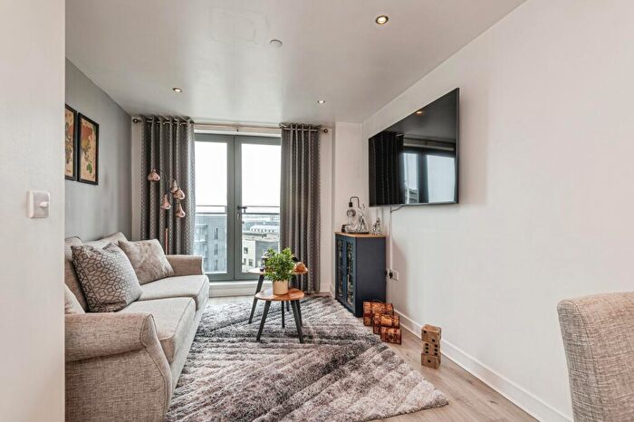 2 Bedroom Apartment For Sale In Cross Green Lane, Leeds, LS9