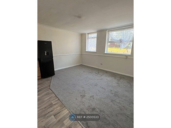 1 Bedroom Flat To Rent In Barnsley Road, South Elmsall, WF9