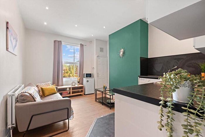 2 Bedroom House To Rent In Winstanley Terrace, Leeds, LS6