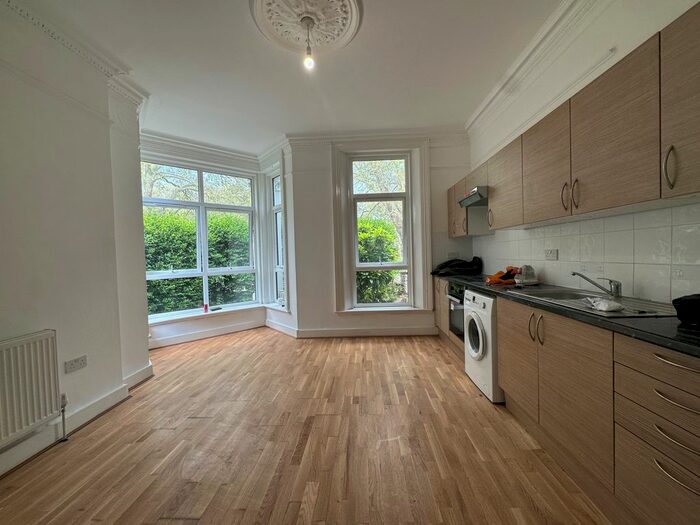 Studio To Rent In Willoughby Road, London, N8