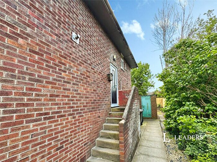 2 Bedroom Flat To Rent In Meeanee Drive, Nantwich, Cheshire, CW5