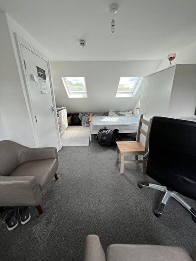 Studio To Rent In North Drive, Hounslow, TW3