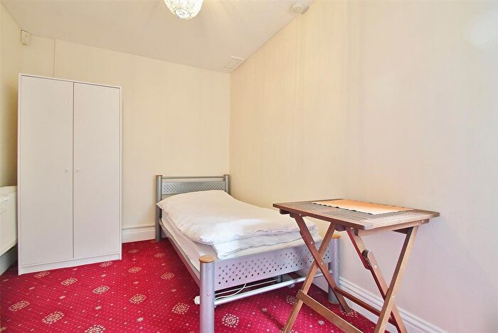 1 Bedroom Studio To Rent In Jersey Road, Isleworth, TW7
