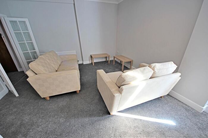 4 Bedroom Flat To Rent In Wimborne Road, Winton Banks, Bournemouth, BH3