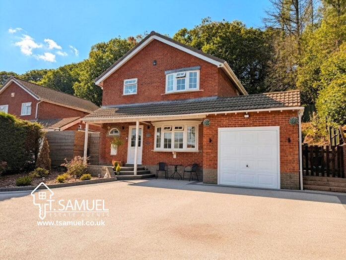 4 Bedroom Detached House For Sale In Bryn Rhedyn Coed-y-cwm Pontypridd, CF37