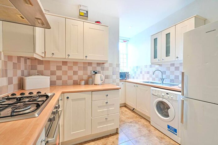 1 Bedroom Flat For Sale In Lower Edgeborough Road, Guildford, GU1