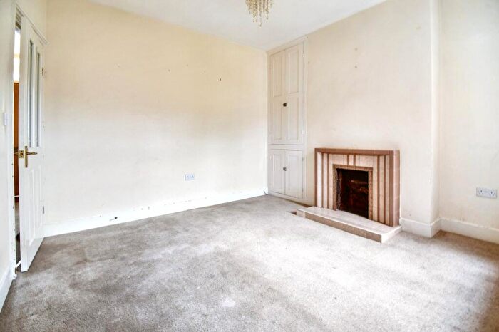 3 Bedroom Terraced House For Sale In Bower Street, Bedford, MK40